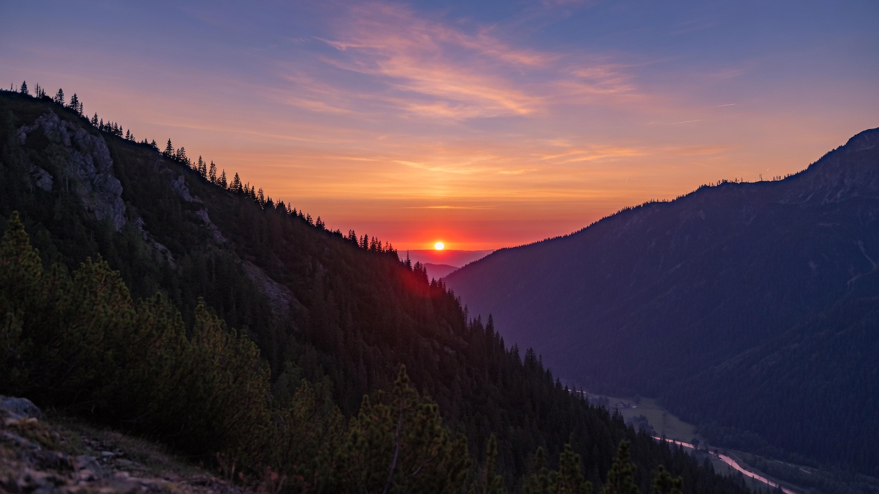 Sonnenuntergang in den Bergen